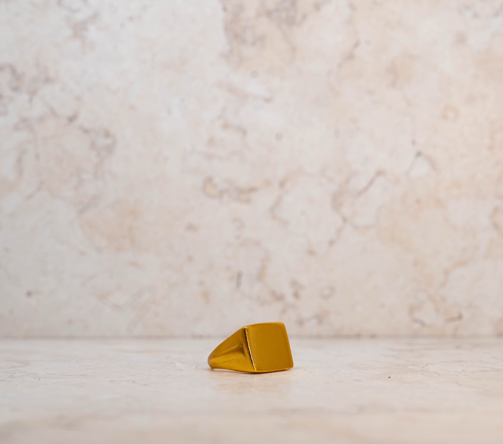 Anillo Dorado Cuadrado