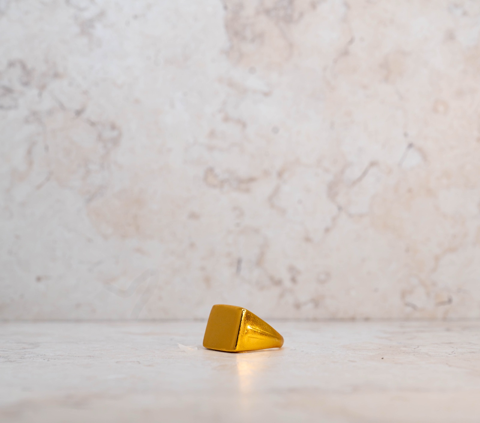 Anillo Dorado Cuadrado