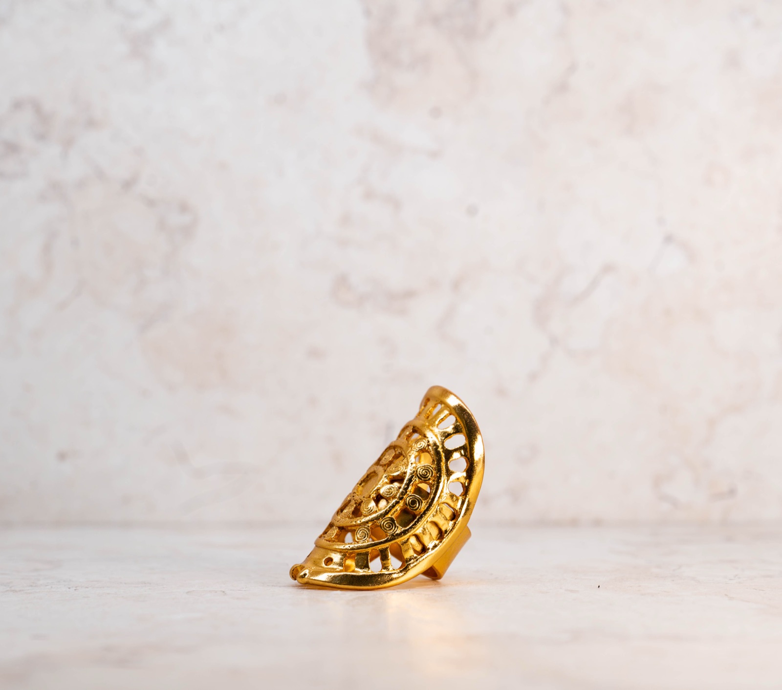 Aztec Calendar Ring — detalle