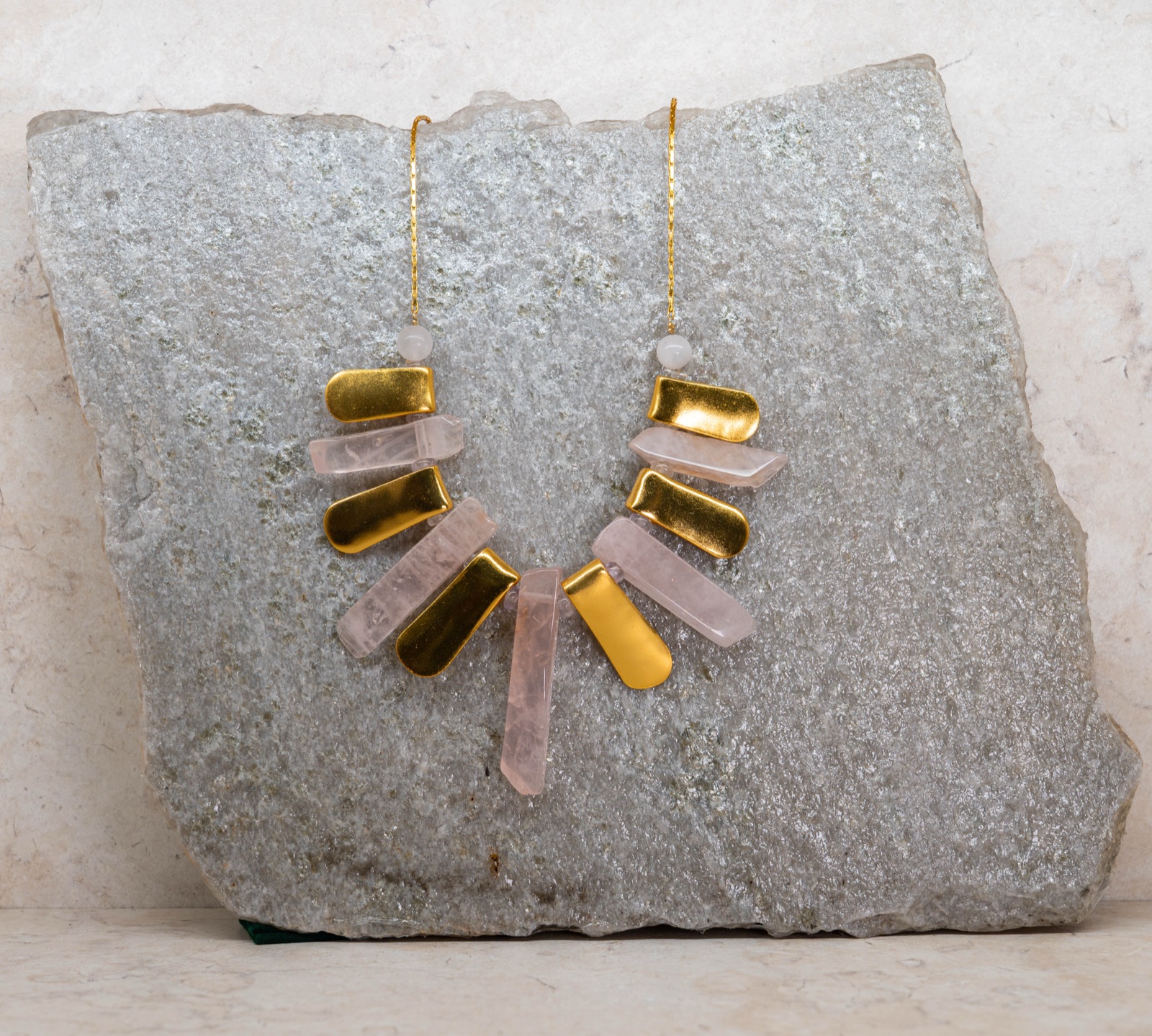 Pink Quartz Necklace — detalle