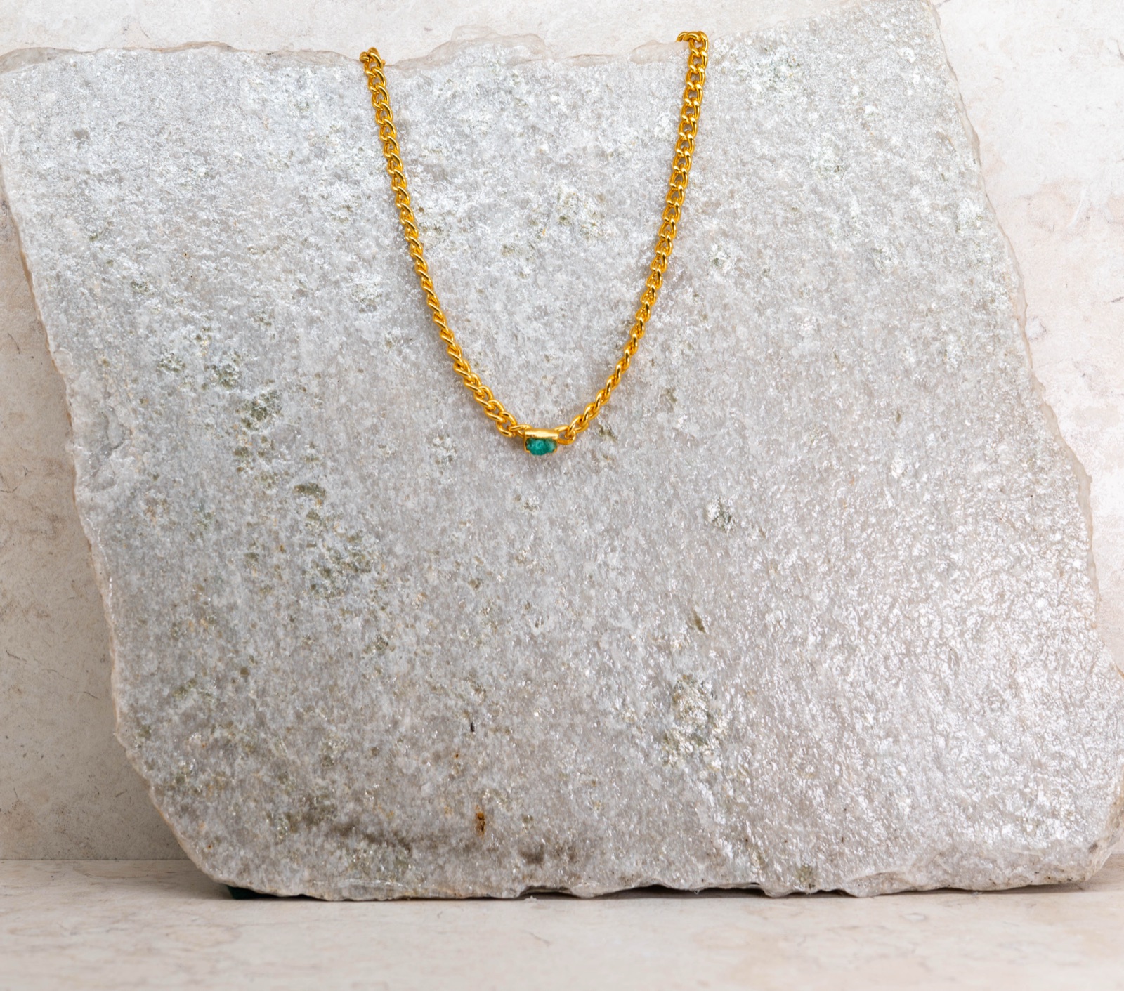 Choker Esmeralda Cruda
