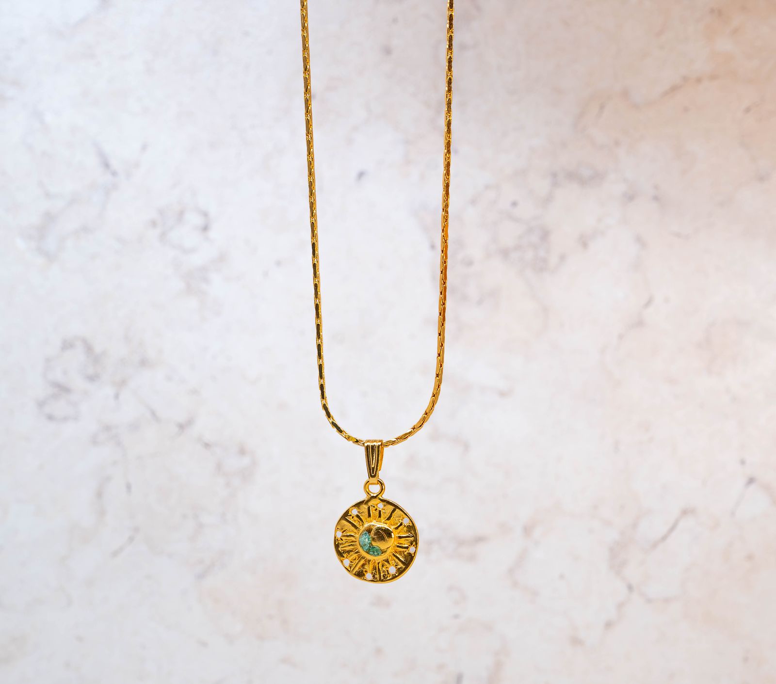 Sol Raw Emerald Chain