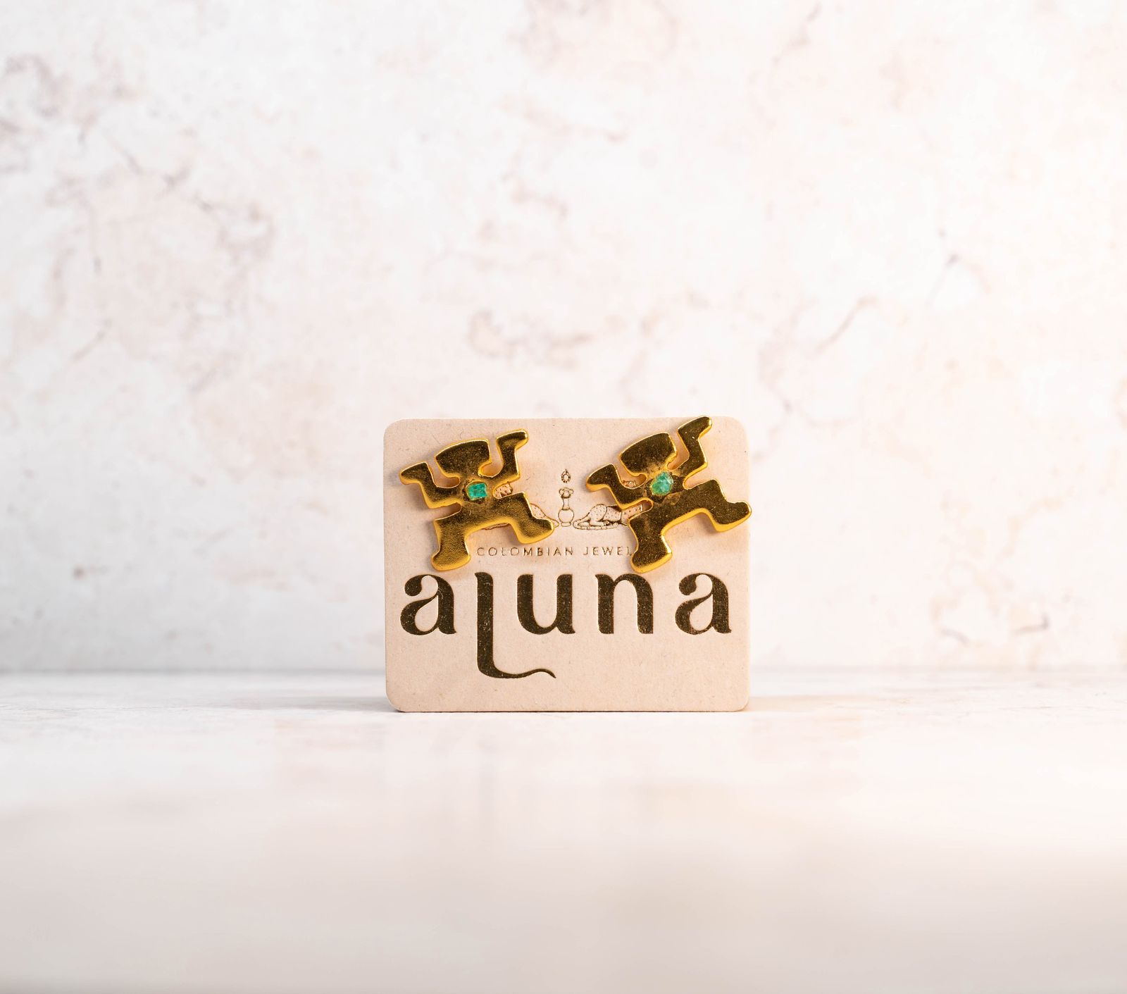 Four-tipped Raw Emerald Earrings — detalle
